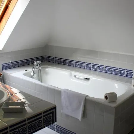 Le Manoir De La Haute Bed and breakfast